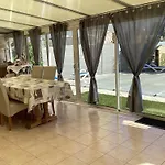 D'hotes La Maximinoise Parking Prive A 5mn De Chantilly Et A Proximite De Senlis Et Autoroute A1,parc Asterix, Pierrefonds, Compiegne, Aeroport Roissy Charles De Gaulle Bed and Breakfast Saint-Leu-dʼEsserent