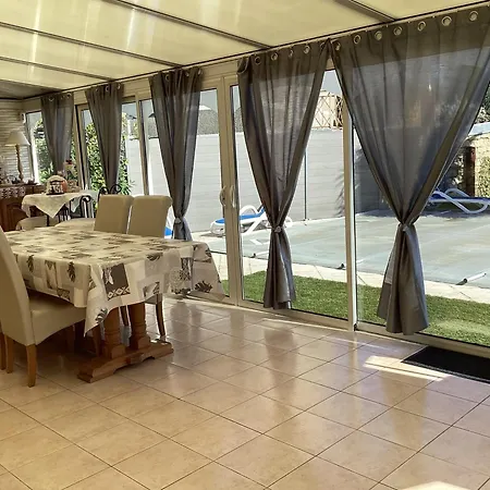 D'hotes La Maximinoise Parking Prive A 5mn De Chantilly Et A Proximite De Senlis Et Autoroute A1,parc Asterix, Pierrefonds, Compiegne, Aeroport Roissy Charles De Gaulle לינה וארוחת בוקר Saint-Leu-dʼEsserent