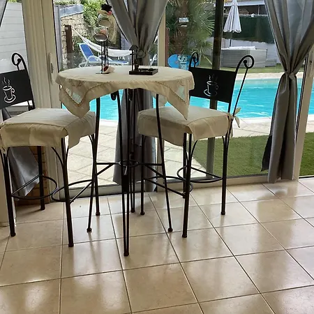 D'hotes La Maximinoise Parking Prive A 5mn De Chantilly Et A Proximite De Senlis Et Autoroute A1,parc Asterix, Pierrefonds, Compiegne, Aeroport Roissy Charles De Gaulle לינה וארוחת בוקר Saint-Leu-dʼEsserent