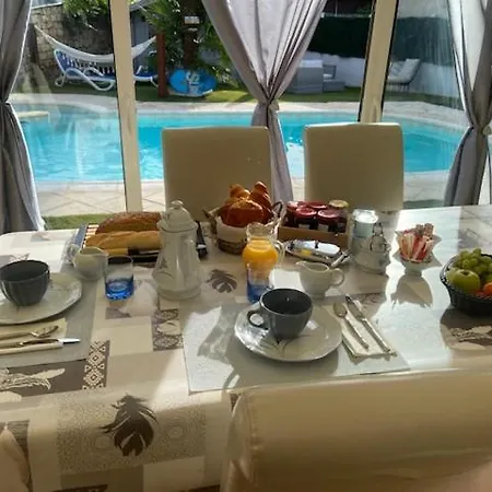 D'hotes La Maximinoise Parking Prive A 5mn De Chantilly Et A Proximite De Senlis Et Autoroute A1,parc Asterix, Pierrefonds, Compiegne, Aeroport Roissy Charles De Gaulle לינה וארוחת בוקר Saint-Leu-dʼEsserent