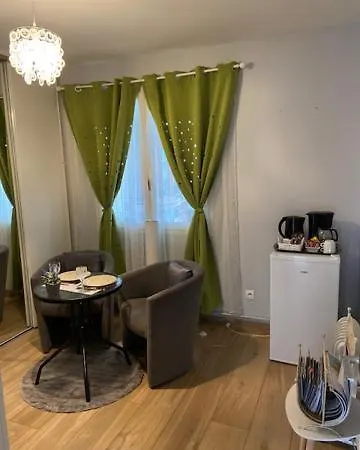 D'hotes La Maximinoise Parking Prive A 5mn De Chantilly Et A Proximite De Senlis Et Autoroute A1,parc Asterix, Pierrefonds, Compiegne, Aeroport Roissy Charles De Gaulle 3* Saint-Leu-d'Esserent